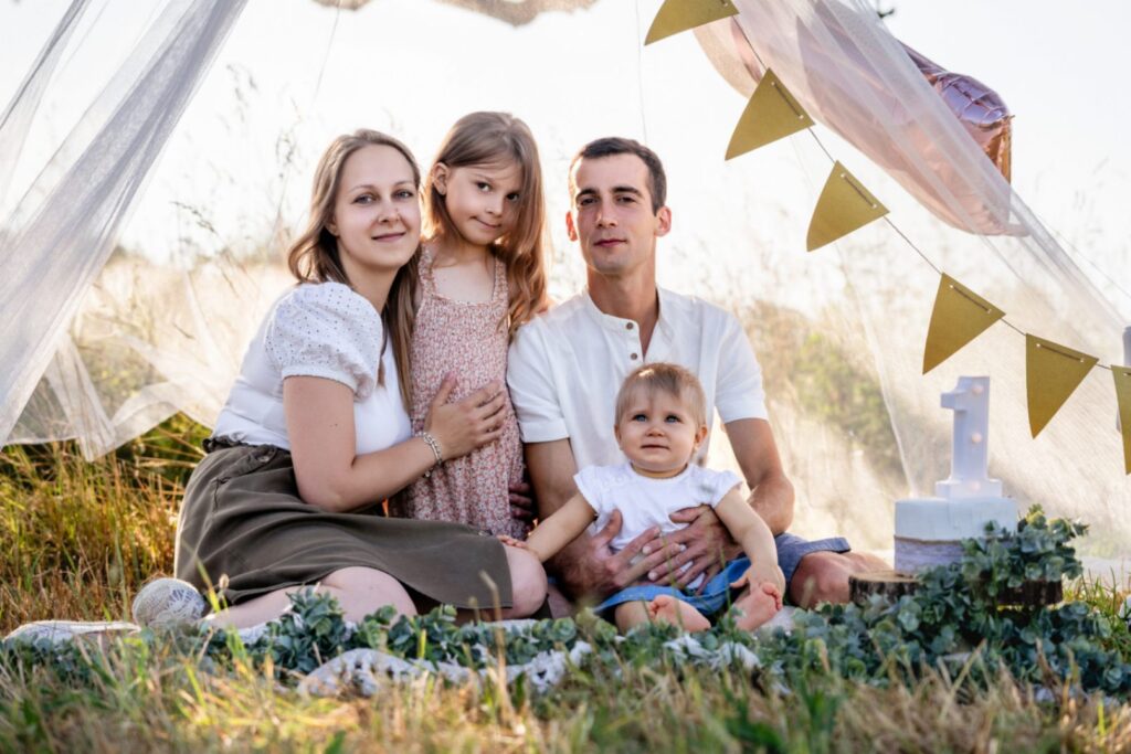 Naplementés családi fotó szabadtéren – ajándék fotózás