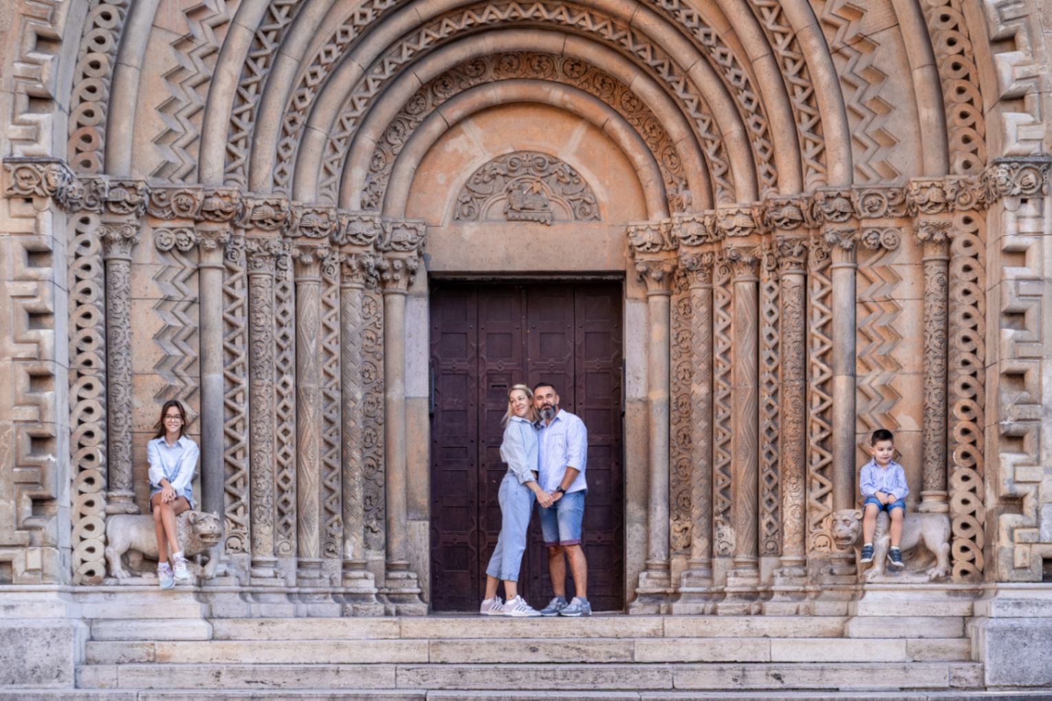 Naplementés családi fotó szabadtéren – ajándék fotózás