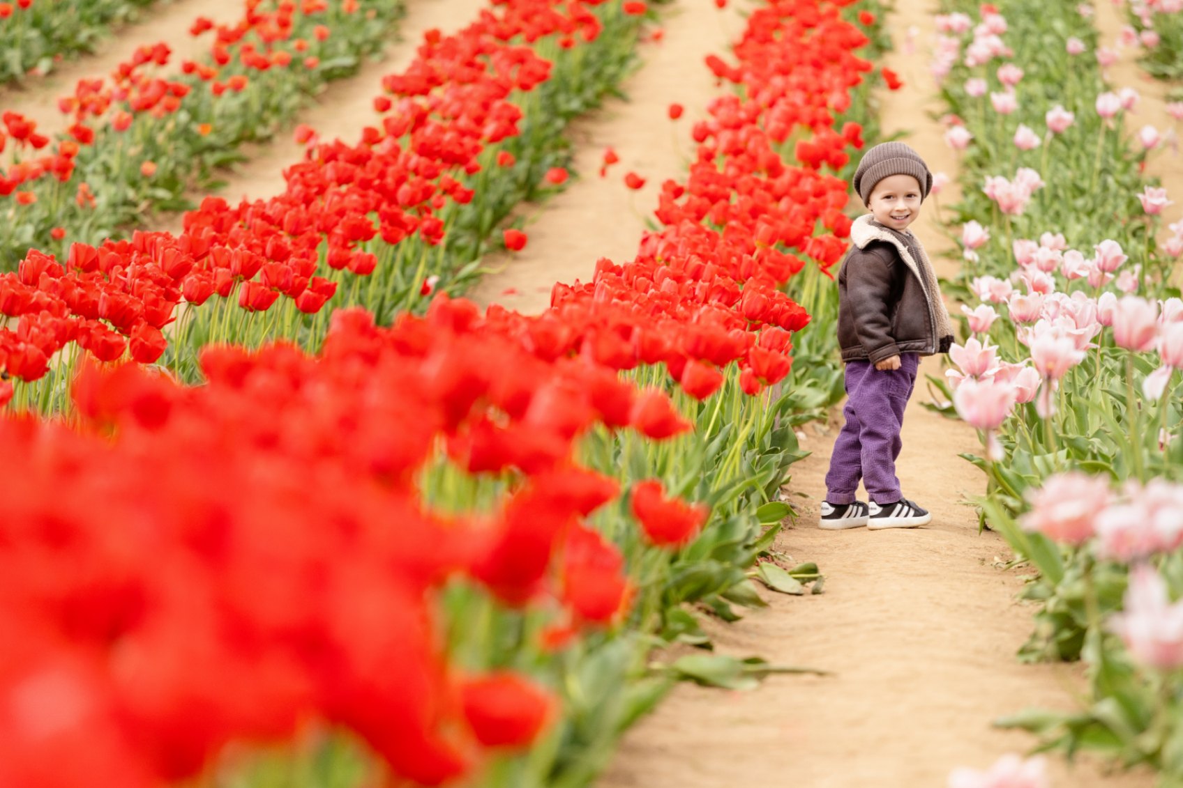 Tavaszi gyerek portré szabadtéren – gyermekfotózás ajándékutalvány